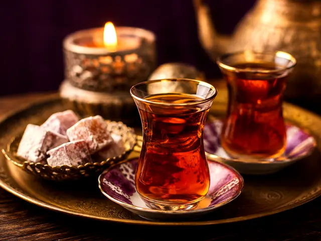 İnce belli bardakta çay ve lokum — Karaköy, Masaj Salonun